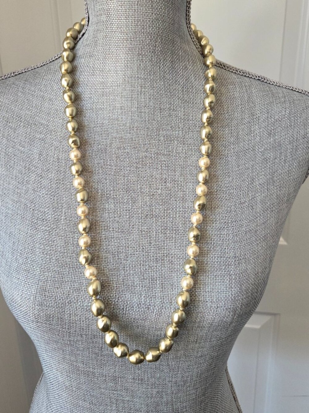 Vintage Joan Rivers baroque pearl necklace champagne